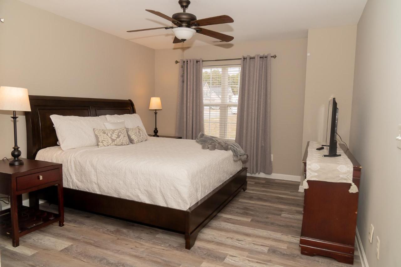 Beautiful Spacious 4 Bedroom House , Sleeps 8+ Raleigh Exterior photo